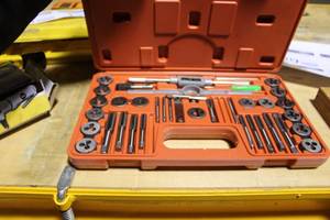 lot 1724 image: GRIP Tap & Die Set, Case (orange)
