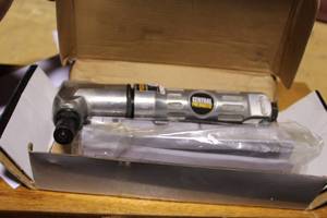 lot 1725 image: Central Pneumatic 16 GA Air Nibbler