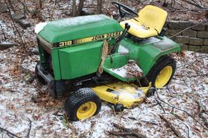 lot 414 image: John Deere 318 48 Lawn and Garden Tractor
