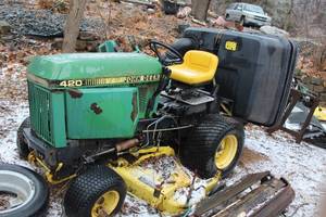lot 415 image: John Deere 420 60 Lawn Tractor, Rear Bagger Attachment