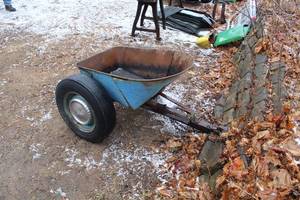 lot 416 image: Towable Wheelbarrow