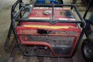 lot 22 image: Honda EB-6500X 6500W Gas Generator