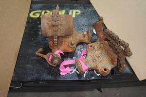 lot 108 image: 2 Ridgid BC-610A Chain Bench Vise - Up to 6