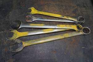 lot 132 image: Large Combination Wrenches - SAE