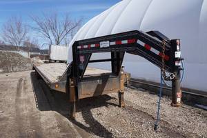 lot 3 image: 2017 PJ Trailers 40 Foot Gooseneck Trailer - Tandem Dually Axles