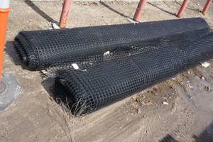 lot 128 image: 2 Rolls of GB12 Biaxial Extruded Geogrid for Driveways - 13 Wide