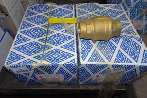 lot 190 image: 12 1-12 Valves