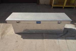 lot 152 image: UWS 2007-2015 GM Bed Deep Well Tool Box