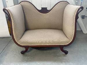 Stunning Vintage Antique Settee with Hand-Carved Claw-Footed Legs and Carved Swans