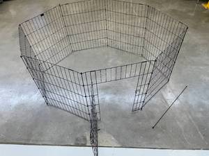 8 Panel Adjustable Dog Pen  30 x 24