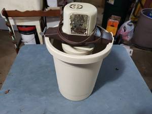 Model 71, 4 Quart Ice Cream Maker