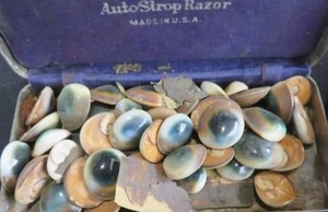 ANTIQUE DOLLS  EYES