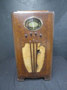SENTINEL FLOOR MODEL RADIO