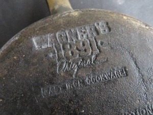 ANTIQUE  VINTAGE WAGNERS CAST IRON PANS