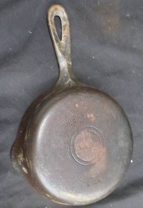 GRISWOLD NO 3 CAST IRON PAN