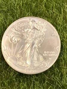 lot 1 image: 2002 Silver Eagle .999