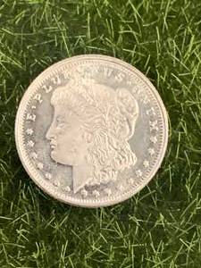 lot 10 image: Morgan .999 Silver Round 14oz