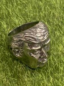 lot 27 image: Donald Trump Ring Size 10
