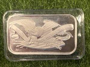 lot 28 image: One Ounce .999 Silver Bar