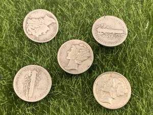 lot 31 image: Lot of 5 Silver Mercury Dimes