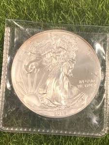 lot 37 image: 2015 Silver Eagle .999