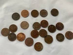 lot 40 image: Lot of 20 Indian Head Pennies
