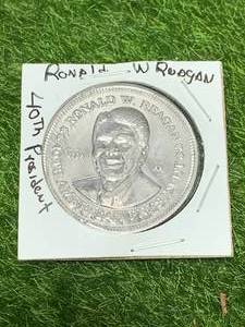lot 67 image: Ronald Reagan 40th President Coin
