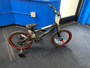 18 BLACK KIDS BIKE WITH TRAINING WHEELS