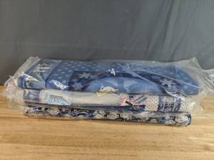 lot 52 image: Collection of Polar Bears and Bears Themed Bolts of Fabric - Z