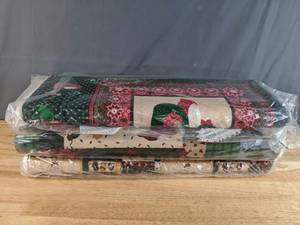 lot 81 image: Collection of Christmas Fabrics - Z