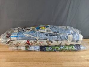 lot 82 image: Collection of Bird Themed Fabrics - Z