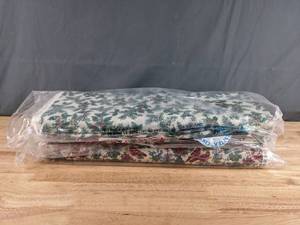 lot 159 image: Collection of Holly, Poinsettias, & Cardinals Themed Bolts of Fabric - Z
