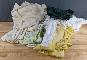 lot 318 image: Miscellaneous Sheets - Great for Quilting - Z