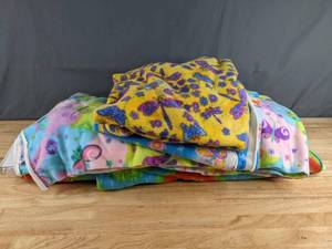 lot 269 image: Collection of Flower and Insect Themed Bolts of Fleece - Z
