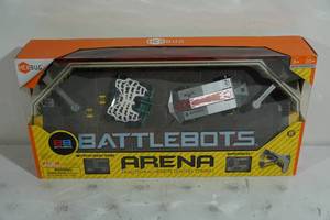 lot 70 image: NEW Battlebots Arena Witch Doctor vs Bronco Hex Bug Set