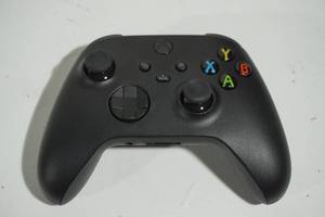 lot 5 image: Microsoft Series X Wireless Controller
