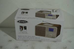 lot 8 image: Jensen Digital AMFM Dual Alarm Clock