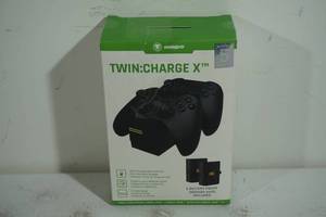 lot 9 image: Snakebyte TwinCharge X XBOX Controller Charge Stand