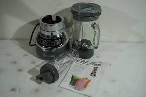 lot 27 image: Black and Decker Power Crush Digital Blender