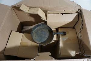 lot 32 image: 8 Piece Cast Iron Cookware Set