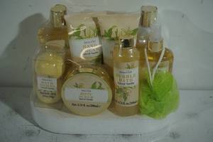 lot 45 image: NEW Elmtree and York 12 Piece Home Spa Set