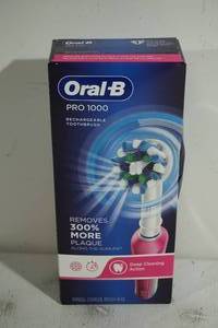 lot 82 image: NEW Oral-B Pro 1000 Rechargeable Toothbrush
