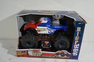 lot 77 image: NEW New Bright Bigfoot 4x4x4 Remote Control Monster Truck