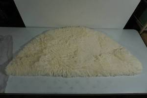 lot 124 image: NEW Round Cushy Rug - Ivory
