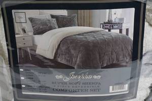 lot 141 image: Chic Home 3 Piece Josepha Comforter Set - King