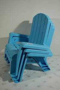 lot 214 image: NEW Indoor Use Plastic Chairs - Blue