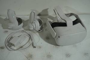 lot 59 image: Oculus Quest 2 Virtual Reality Headset