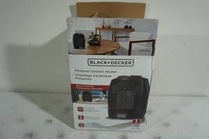 lot 165 image: NEW Black and Decker Personal Ceramic Heater