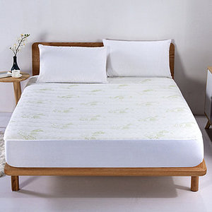 lot 39 image: Bamboo Hypoallergenic Mattress Pad - Queen