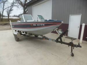 1989 Crestliner Aluminum Boat